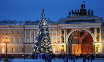 Плюсы встречи Нового года 2026 на Дворцовой площади