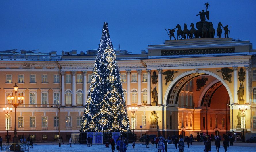 Дворцовая площадь на Новый год 2026